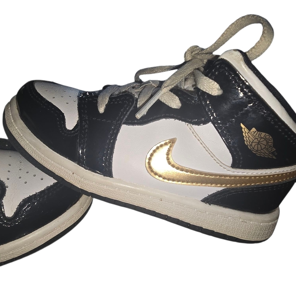 Jordan Kids Black and Gold Sneakers